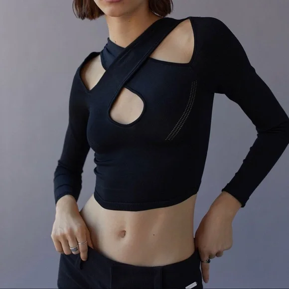 UO Cassidy Reversible Cutout Sweater - Picture 2 of 8